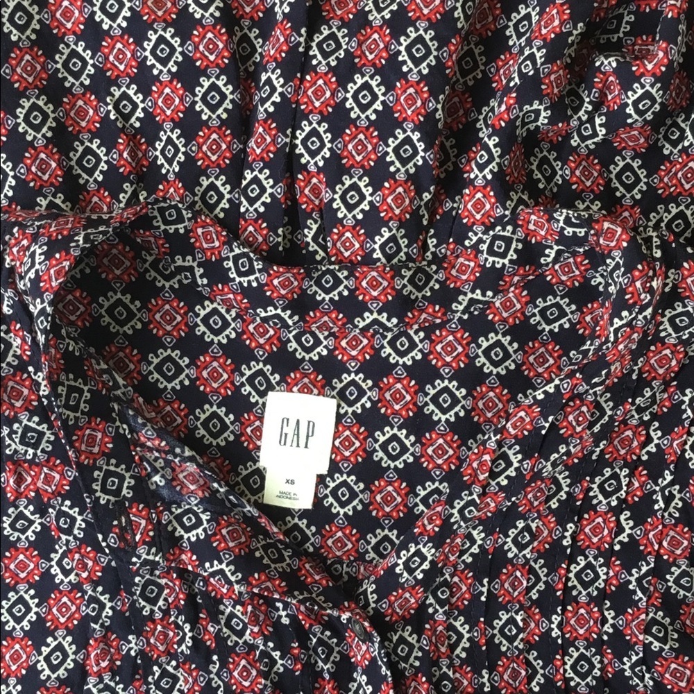 GAP Sleeveless Pullover Top - Picture 6 of 6